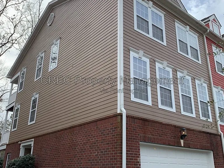 9161 Parlor Dr — Photo 2