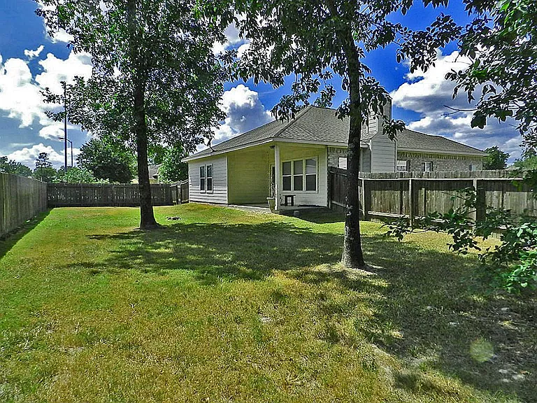 802 Marksey Ct — Photo 2