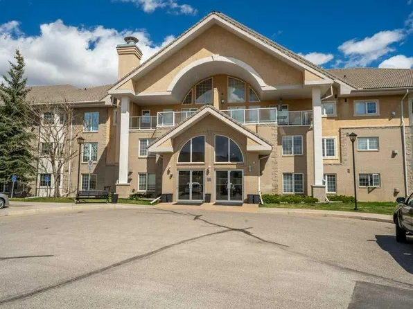 728 SW Country Hills Rd NW #136, Calgary, AB T3K 5K8