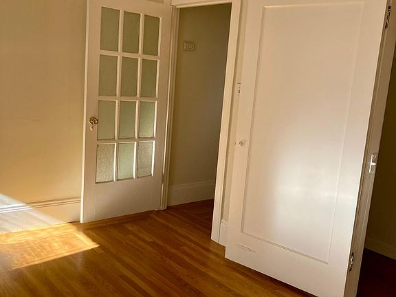 3rd image of 325 Franklin St APT 36