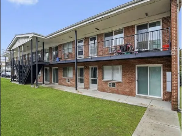 319 N Princeton Ave APT 10, Villa Park, IL 60181