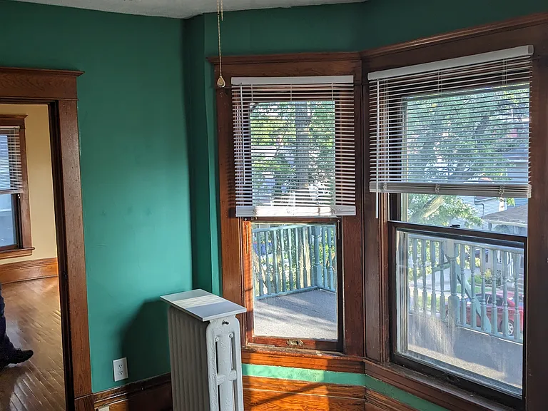 611 Innes St NE — Photo 4