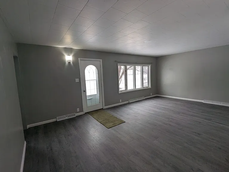 520 E Washington St — Photo 3