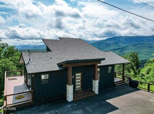 805 Upper Picadilly Ln, Gatlinburg, TN 37738