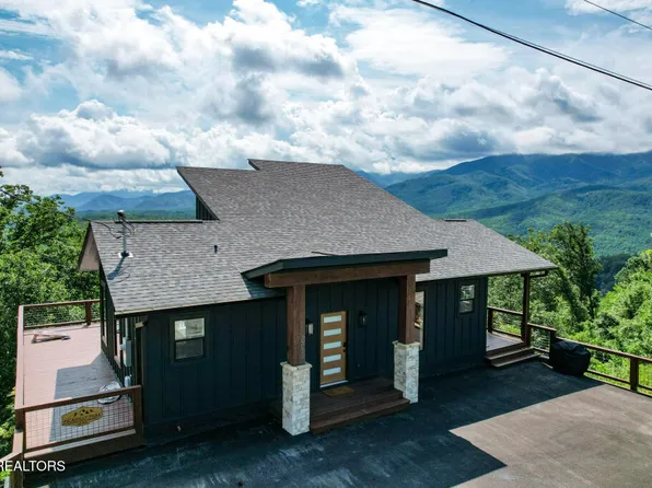 805 Upper Picadilly Ln, Gatlinburg, TN 37738