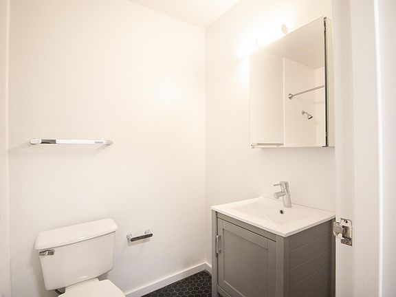 3rd image of 755 Green St APT 2B