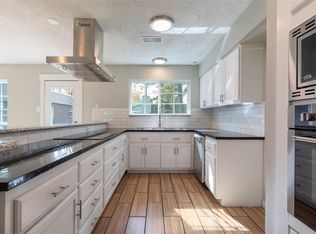 9862 Swan Ct, Conroe, TX 77385