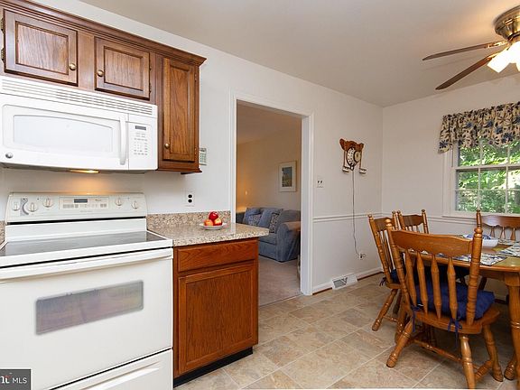 4th image of 39544 Jarrell Dr