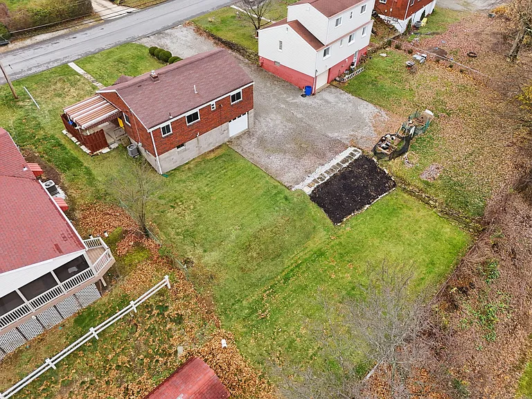 215 McMasters Dr — Photo 32