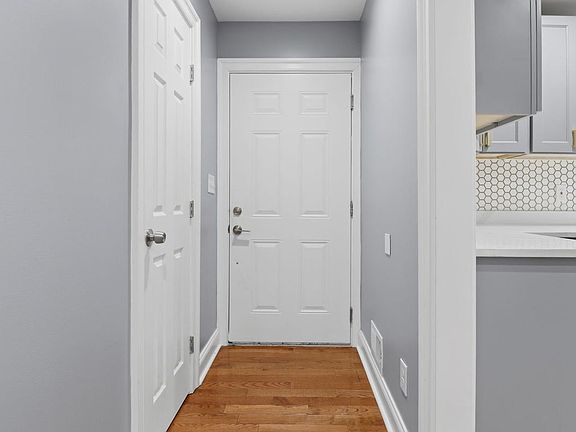 5th image of 2911 North Grv