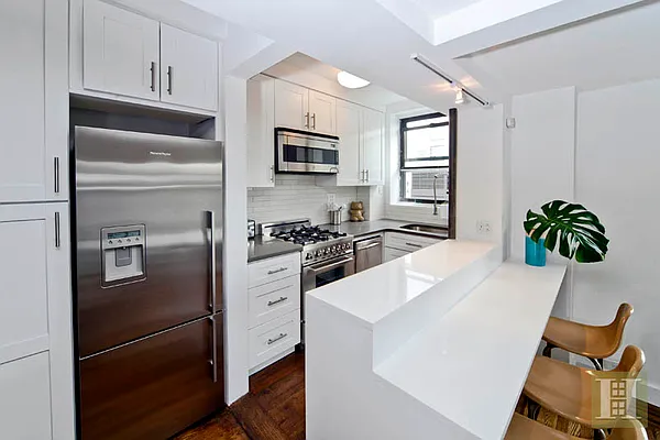 Rented by Halstead Real Estate | media 20