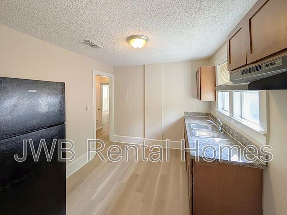 3rd image of 40 Anne Ave