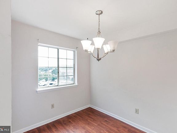 4th image of 1543 Colonial Dr APT 204