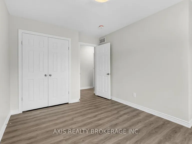 2978 Turner Cres — Photo 32