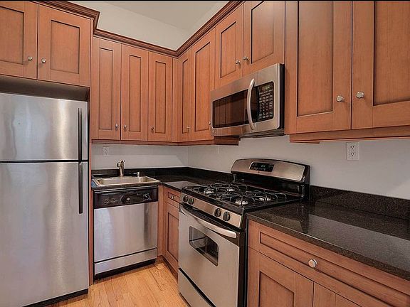 3rd image of 311 W 48th St APT 3