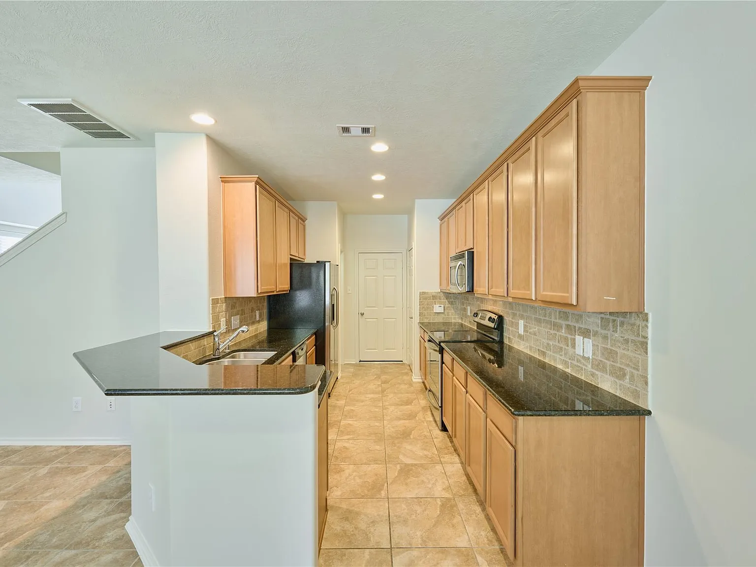 3 bed, 2.5 bath, 1627 sqft, $1,955 — Photo 4