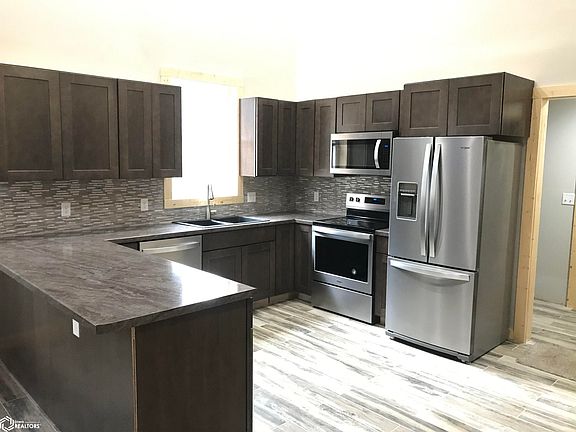 4th image of 21542 Peach Ave