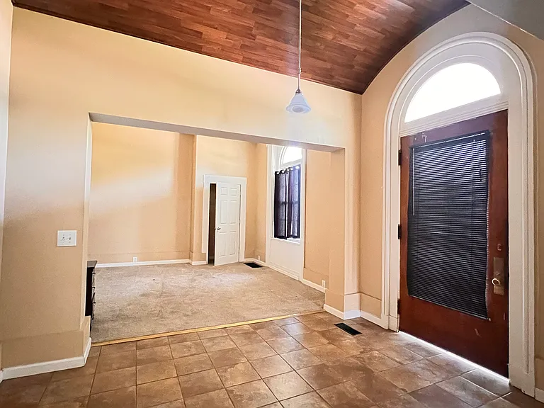 505 W Wyoming Ave #1 — Photo 3