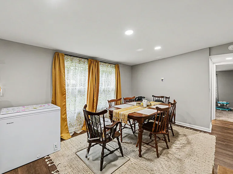 309 Farrell St — Photo 10