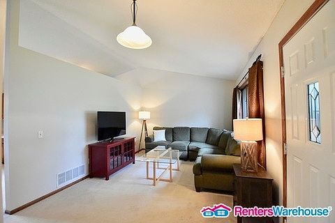 3rd image of 3100 Sunset Lake Dr