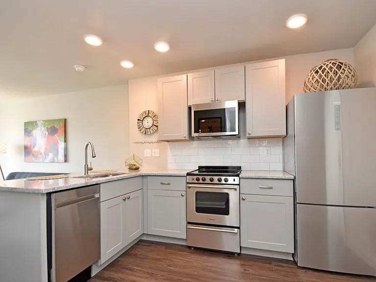 2200 Victory Pkwy #907 — Photo 5