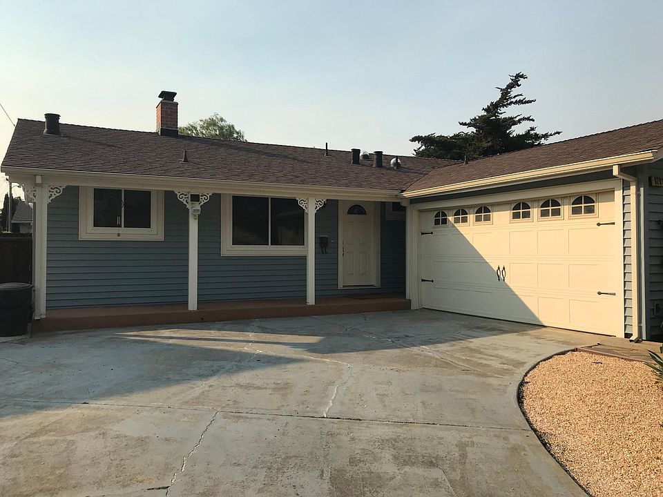 Charming entrance/2-car garage