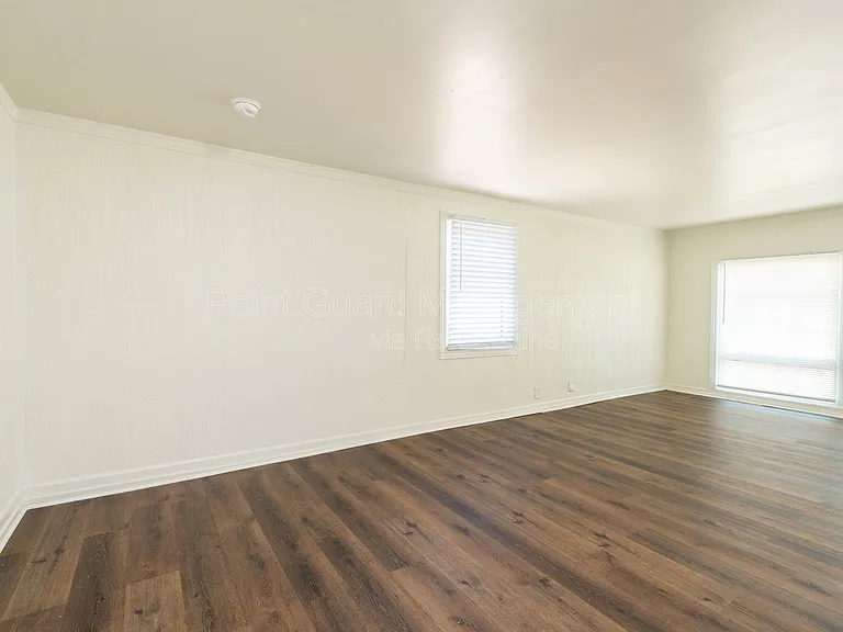 631 N Mount Carmel St — Photo 28