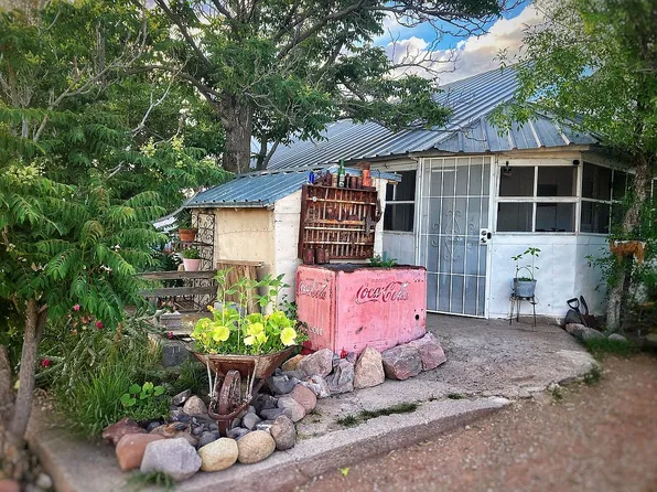 16 Tenedor Ln, Cuchillo, NM 87901