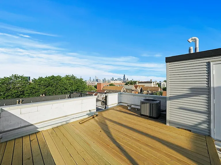 1541 N Bosworth St #4 — Photo 19