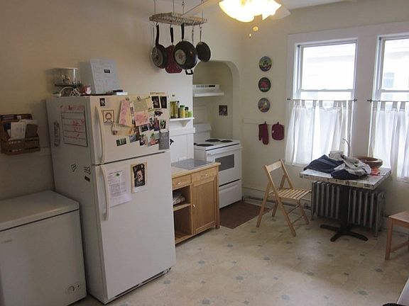 2nd image of 79-81 Curtis Ave #2