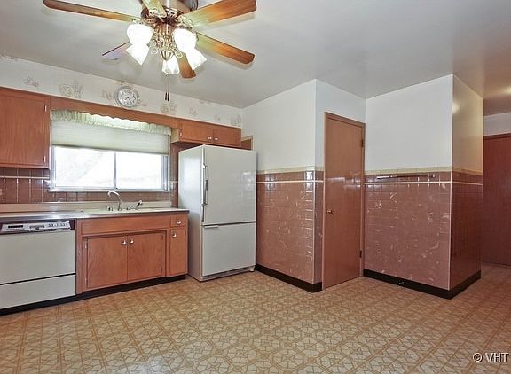 4th image of 9530 Major Ave