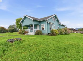 906 C St, Myrtle Point, OR 97458