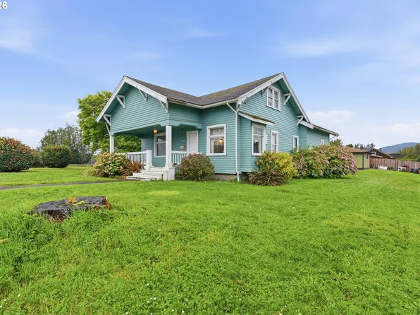 906 C St, Myrtle Point, OR 97458