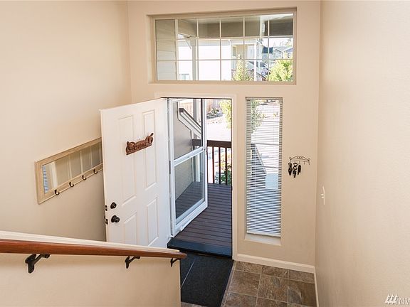 3rd image of 921 NW Sawmill Ct