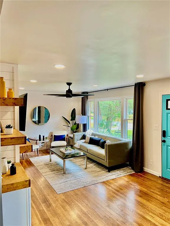 3 bed, 2.0 bath, 1686 sqft, $3,000 — Photo 3