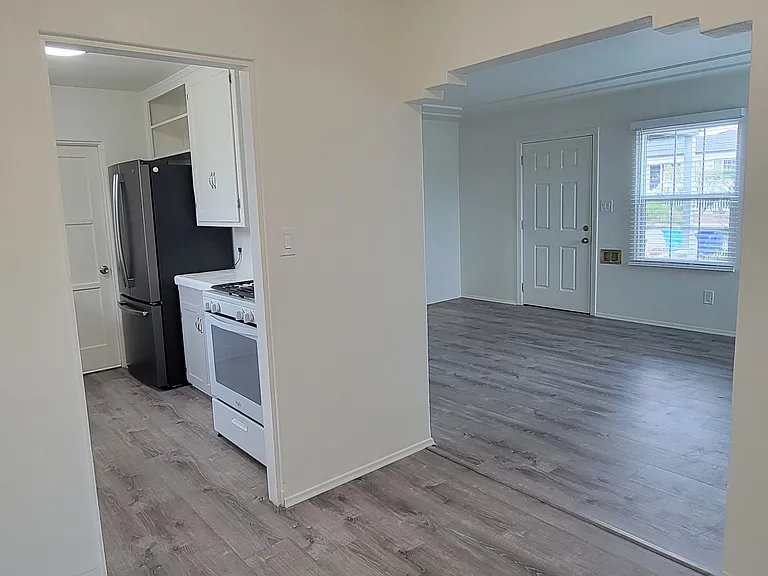 6704 Mohawk St — Photo 10