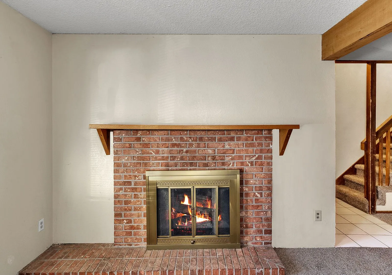 Wonderful 3 Bedroom Townhouse in Cedar Terrace — Photo 1