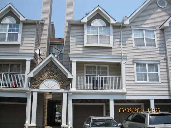 15 Wilmbelton Ct, Edison, NJ 08820