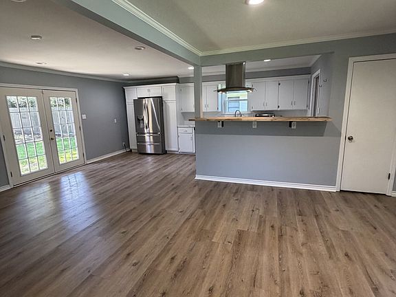 4th image of 2807 W Chicago Ave