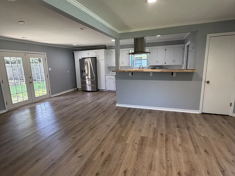 2807 W Chicago Ave — Photo 3