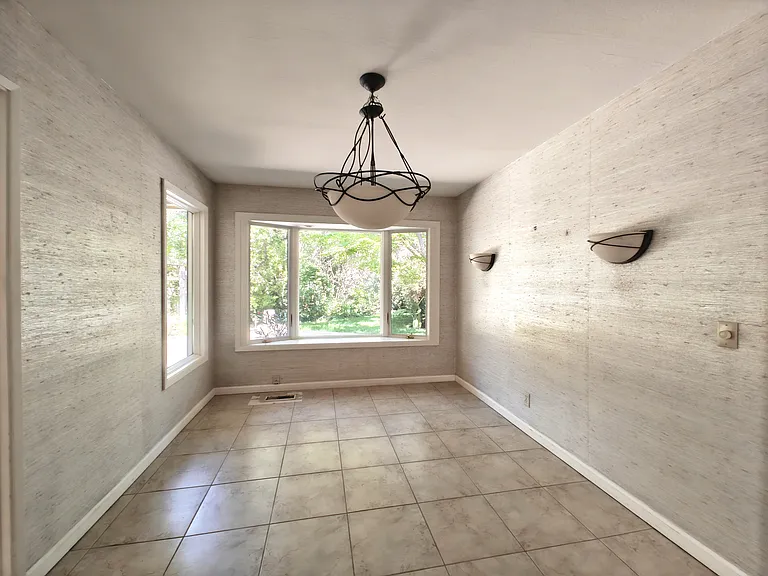 1138 Laureles Dr — Photo 4