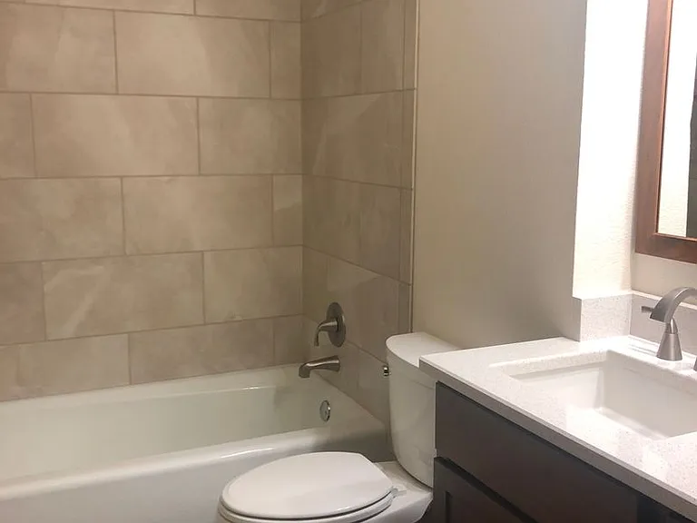 807 Westshore Dr NE #B5 — Photo 7