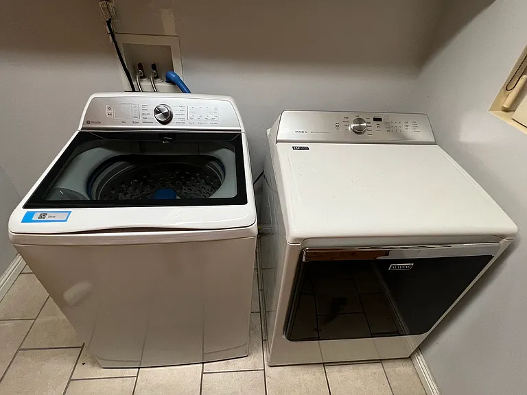 PRIVATE LAUNDRY ROOM