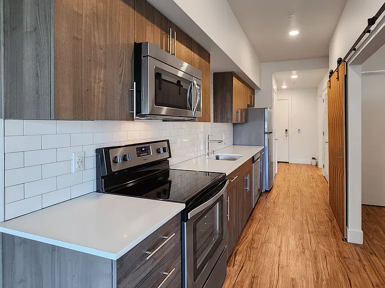 Dunn Motors Apartments — Photo 43