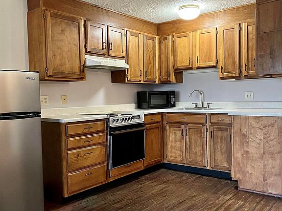 5th image of 1540 N Cotner Blvd #B404