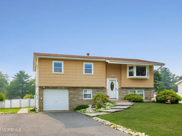 22 Lawrence Street, Jackson, NJ 08527