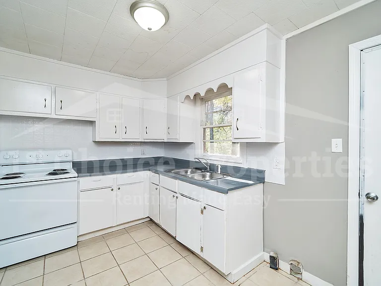 832 Alden Ave — Photo 10