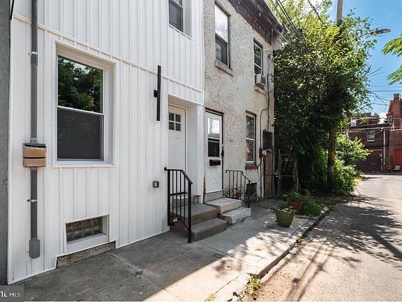 5th image of 2215 N Mutter St