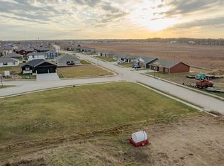 3714 Larchwood Cir, Spirit Lake, IA 51360