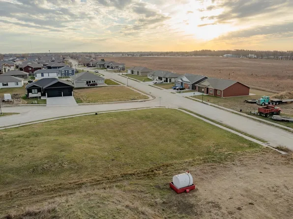 3714 Larchwood Cir, Spirit Lake, IA 51360